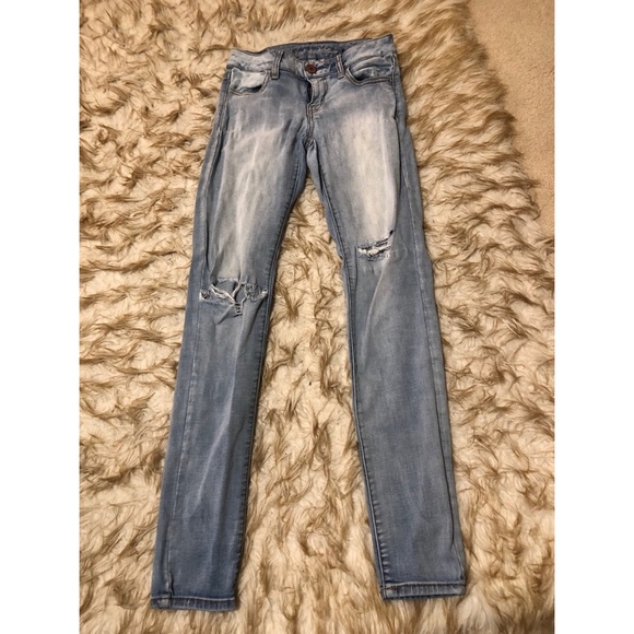 Light wash distressed American Eagle jeans size 2 - Picture 1 of 3